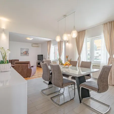 Apartment By The Sea Slatine, Ciovo - 11047